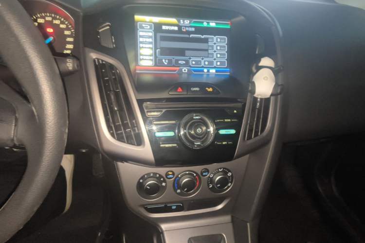 Used Ford Focus 2012 Hatchback 1.6L Automatic Comfort Model Audio And AC Panel