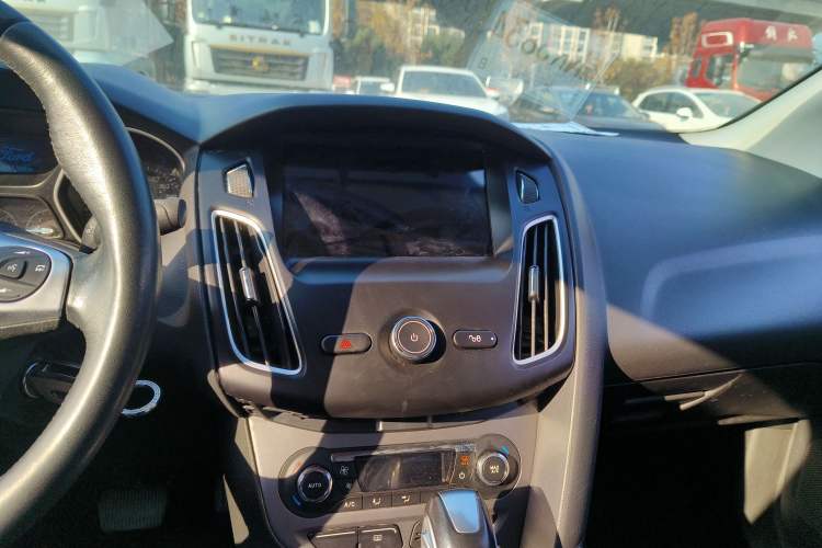 Used Ford Focus 2012 Sedan 1.6L Automatic Fashion Edition Audio And AC Panel