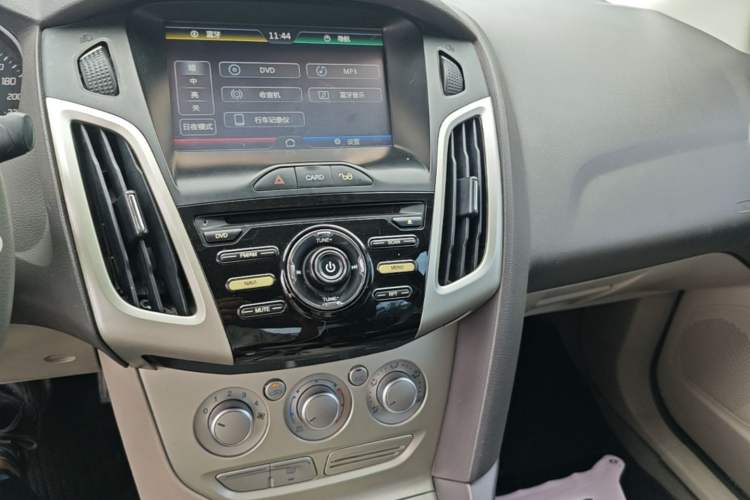 Used Ford Focus 2012 Sedan 1.6L Automatic Comfort Model Audio And AC Panel