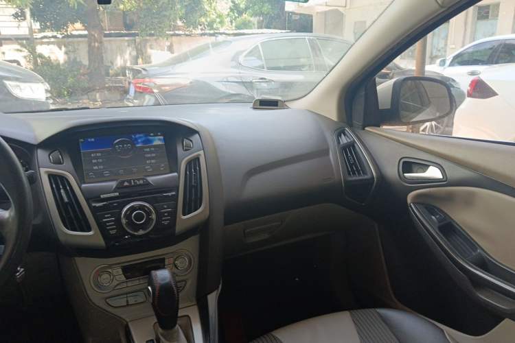Used Ford Focus 2012 Sedan 1.6L Automatic Fashion Edition Audio And AC Panel