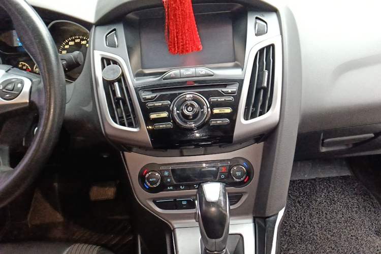 Used Ford Focus 2012 Sedan 1.6L Automatic Fashion Edition Audio And AC Panel
