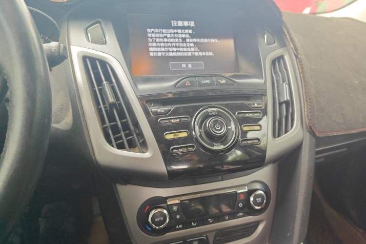 Used Ford Focus 2012 Hatchback 1.6L Manual Fashion Edition Audio And AC Panel