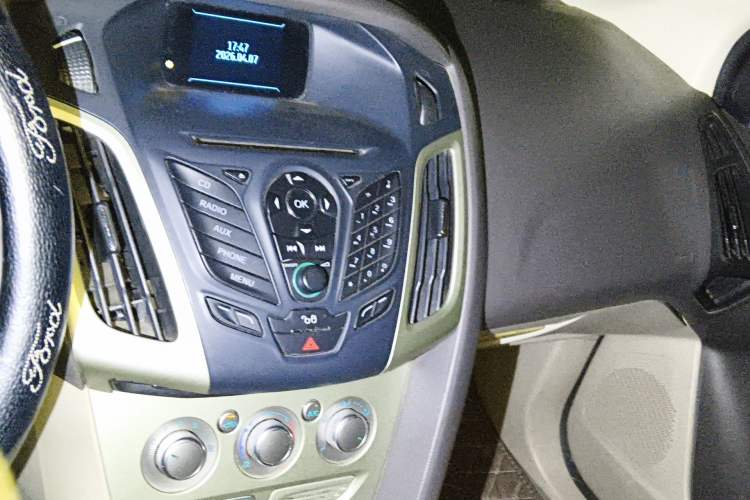Used Ford Focus 2012 Sedan 1.6L Manual Comfort Model Audio And AC Panel