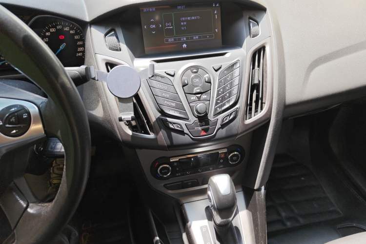Used Ford Focus 2012 Sedan 1.6L Automatic Fashion Edition Audio And AC Panel