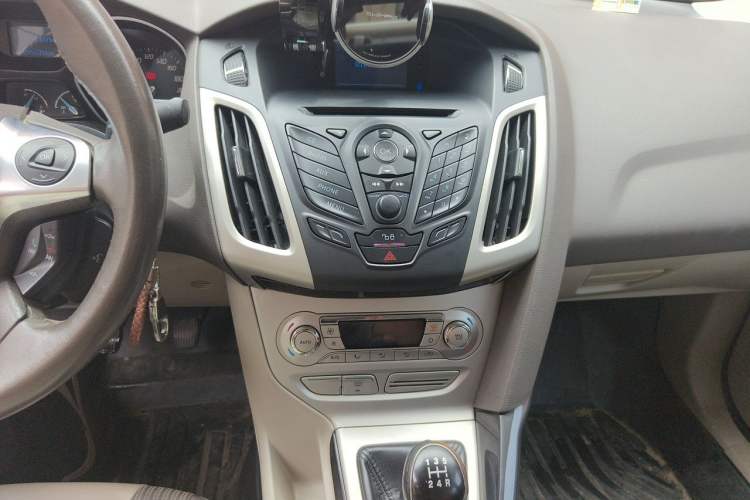 Used Ford Focus 2012 Hatchback 1.6L Manual Fashion Edition Audio And AC Panel