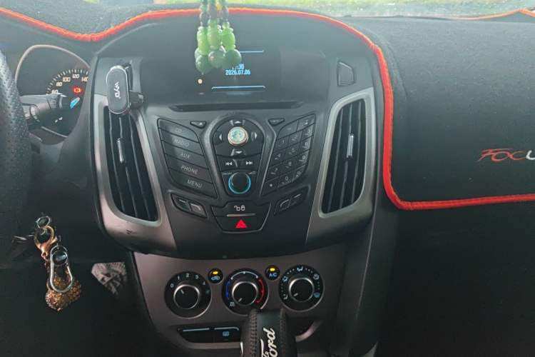 Used Ford Focus 2012 Hatchback 1.6L Automatic Comfort Model Audio And AC Panel