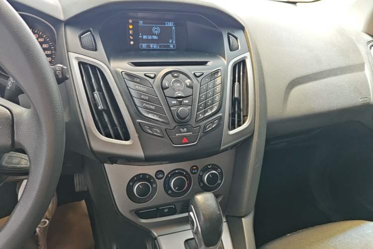 Used Ford Focus 2012 Hatchback 1.6L Automatic Comfort Model Audio And AC Panel