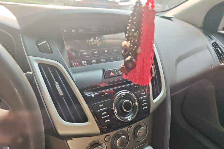 Used Ford Focus 2012 Sedan 1.6L Automatic Comfort Model Audio And AC Panel