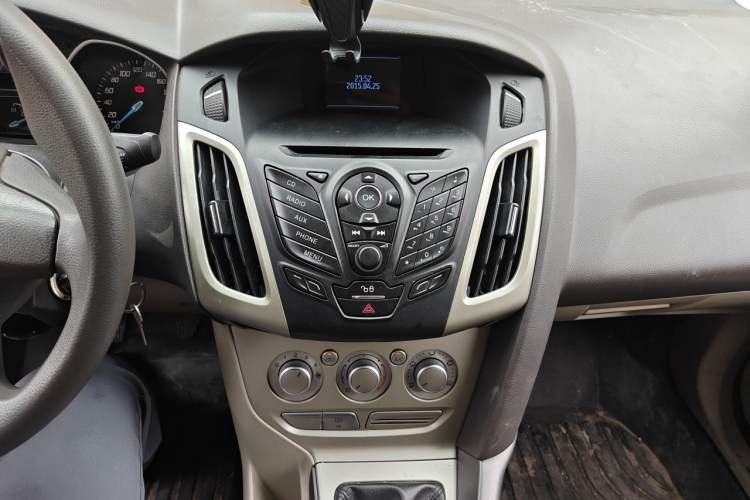 Used Ford Focus 2012 Sedan 1.6L Manual Comfort Model Audio And AC Panel