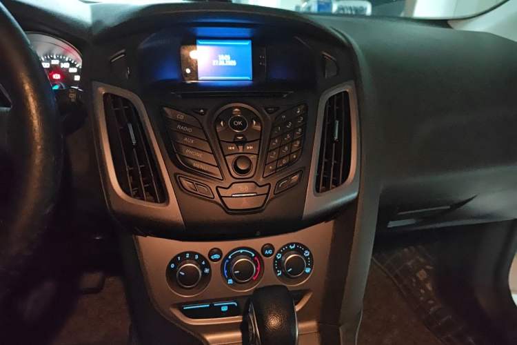 Used Ford Focus 2012 Hatchback 1.6L Automatic Comfort Model Audio And AC Panel
