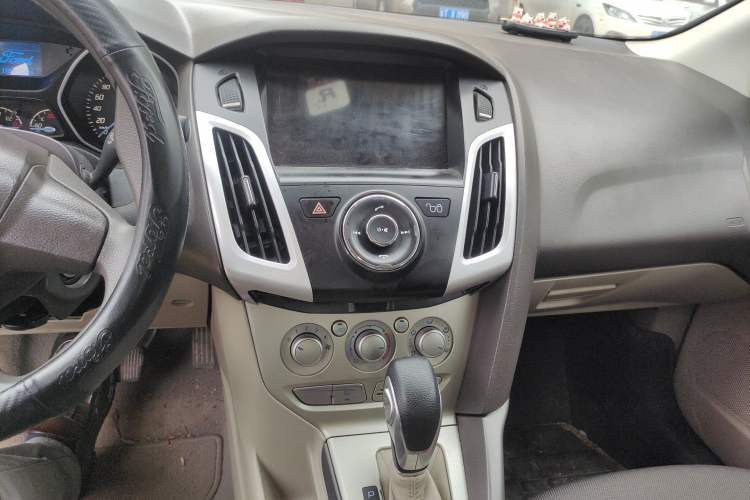 Used Ford Focus 2012 Sedan 1.6L Automatic Comfort Model Audio And AC Panel