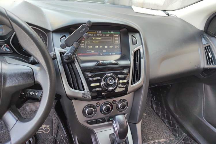 Used Ford Focus 2012 Hatchback 1.6L Automatic Comfort Model Audio And AC Panel