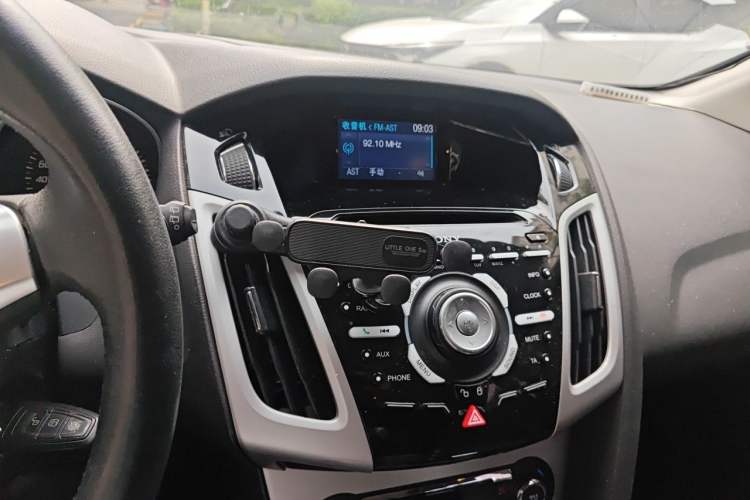 Used Ford Focus 2012 Hatchback 2.0L Automatic Luxury Sport Model Audio And AC Panel