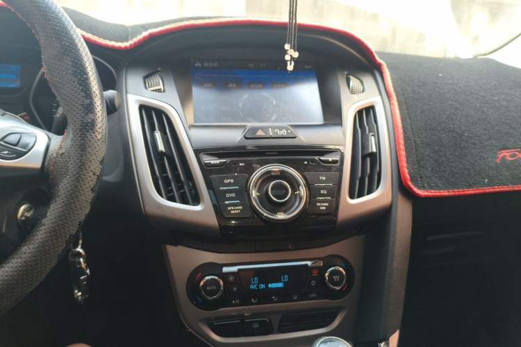 Used Ford Focus 2012 Sedan 1.6L Manual Fashion Edition Audio And AC Panel