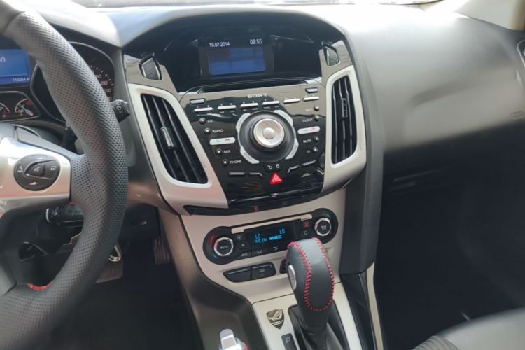 Used Ford Focus 2012 Hatchback 2.0L Automatic Luxury Sport Model Audio And AC Panel