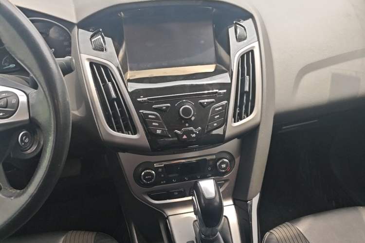 Used Ford Focus 2012 Sedan 1.6L Automatic Fashion Edition Audio And AC Panel