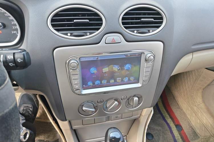 Used Ford Focus 2012 Hatchback Classic 1.8L Automatic Fashion Edition Audio And AC Panel