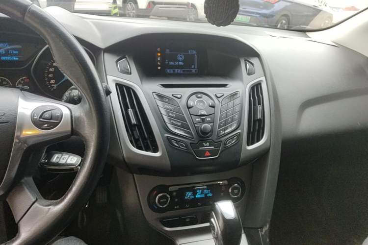 Used Ford Focus 2012 Hatchback 1.6L Automatic Fashion Edition Audio And AC Panel