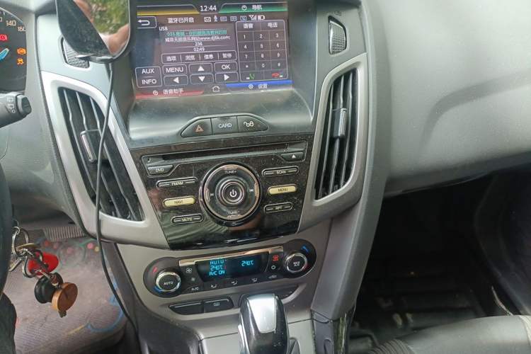 Used Ford Focus 2012 Hatchback 1.6L Automatic Fashion Edition Audio And AC Panel