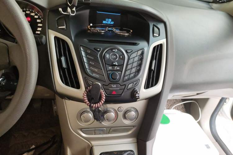 Used Ford Focus 2012 Sedan 1.6L Manual Comfort Model Audio And AC Panel