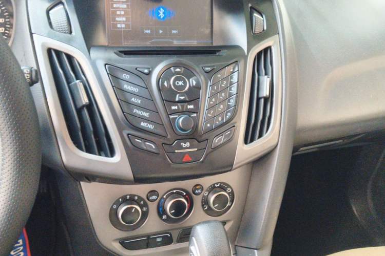 Used Ford Focus 2012 Hatchback 1.6L Automatic Comfort Model Audio And AC Panel