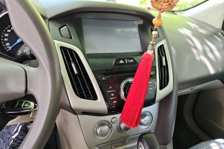 Used Ford Focus 2012 Sedan 1.6L Automatic Comfort Model Audio And AC Panel