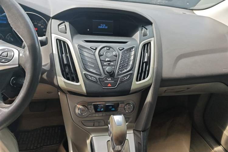 Used Ford Focus 2012 Sedan 1.6L Automatic Fashion Edition Audio And AC Panel