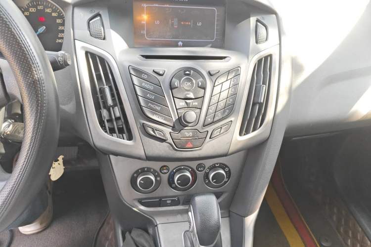 Used Ford Focus 2012 Hatchback 1.6L Automatic Comfort Model Audio And AC Panel