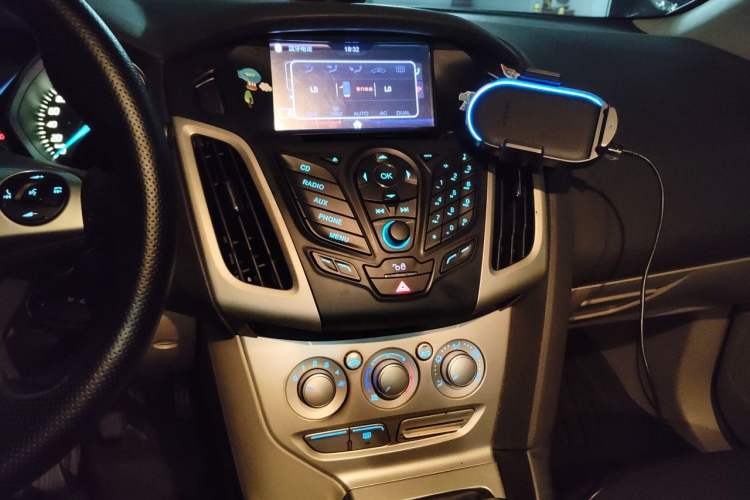 Used Ford Focus 2012 Sedan 1.6L Manual Comfort Model Audio And AC Panel