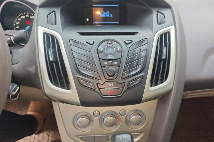 Used Ford Focus 2012 Sedan 1.6L Automatic Comfort Model Audio And AC Panel