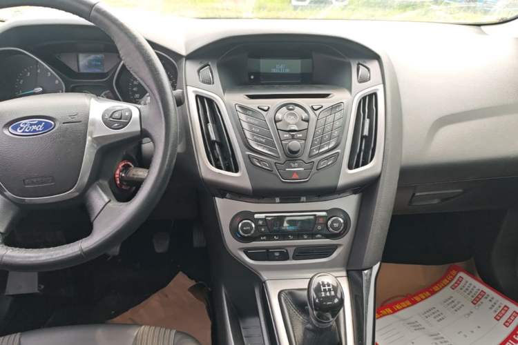 Used Ford Focus 2012 Sedan 1.6L Manual Fashion Edition Audio And AC Panel