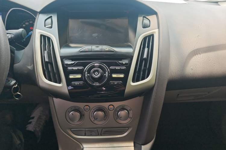 Used Ford Focus 2012 Sedan 1.6L Manual Comfort Model Audio And AC Panel
