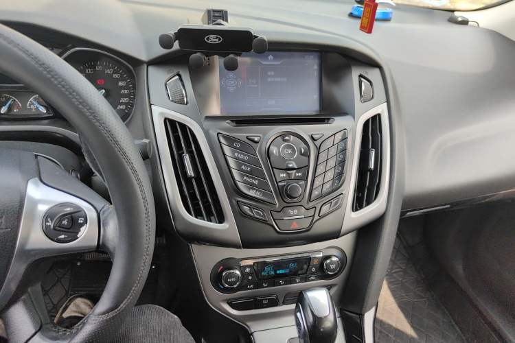 Used Ford Focus 2012 Sedan 1.6L Automatic Fashion Edition Audio And AC Panel