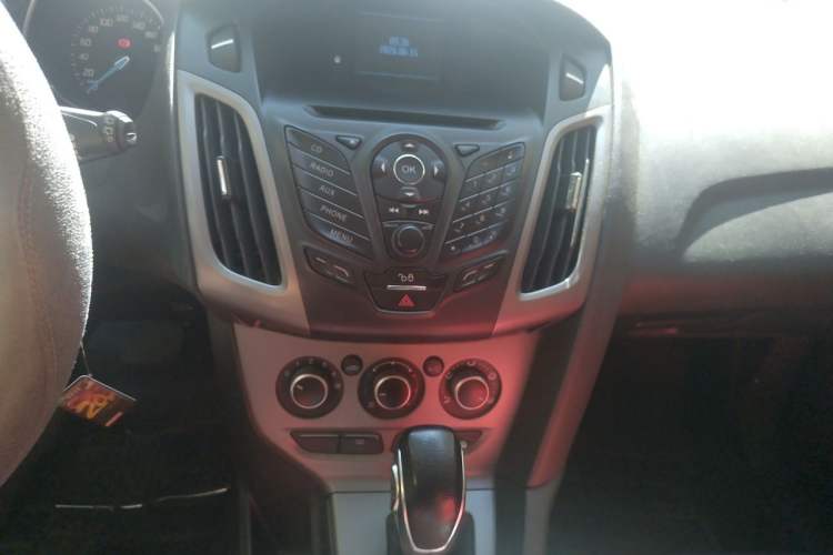 Used Ford Focus 2012 Hatchback 1.6L Automatic Comfort Model Audio And AC Panel