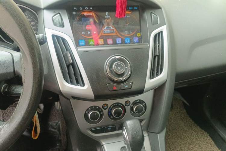 Used Ford Focus 2012 Hatchback 1.6L Automatic Comfort Model Audio And AC Panel