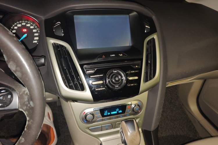 Used Ford Focus 2012 Sedan 1.6L Automatic Fashion Edition Audio And AC Panel