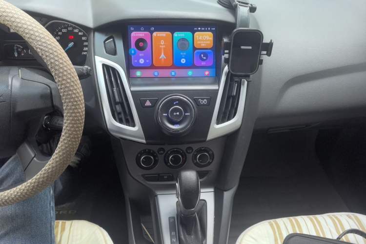 Used Ford Focus 2012 Hatchback 1.6L Automatic Comfort Model Audio And AC Panel