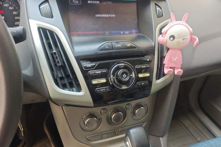 Used Ford Focus 2012 Sedan 1.6L Automatic Comfort Model Audio And AC Panel
