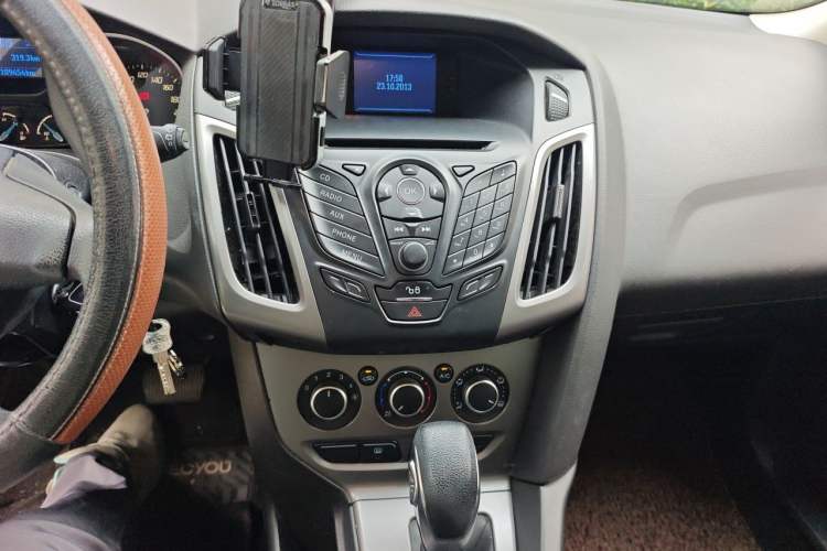 Used Ford Focus 2012 Hatchback 1.6L Automatic Comfort Model Audio And AC Panel