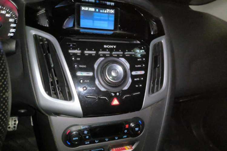Used Ford Focus 2012 Sedan 1.6L Manual Fashion Edition Audio And AC Panel