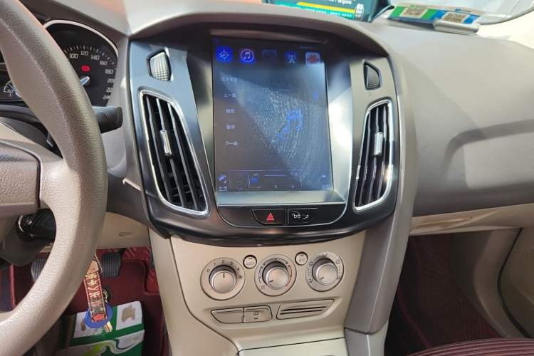 Used Ford Focus 2012 Sedan 1.6L Manual Comfort Model Audio And AC Panel