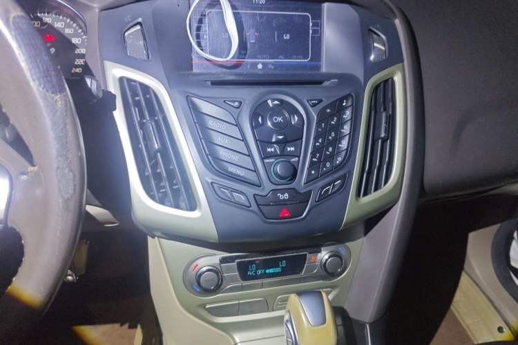 Used Ford Focus 2012 Hatchback 1.6L Automatic Fashion Edition Audio And AC Panel
