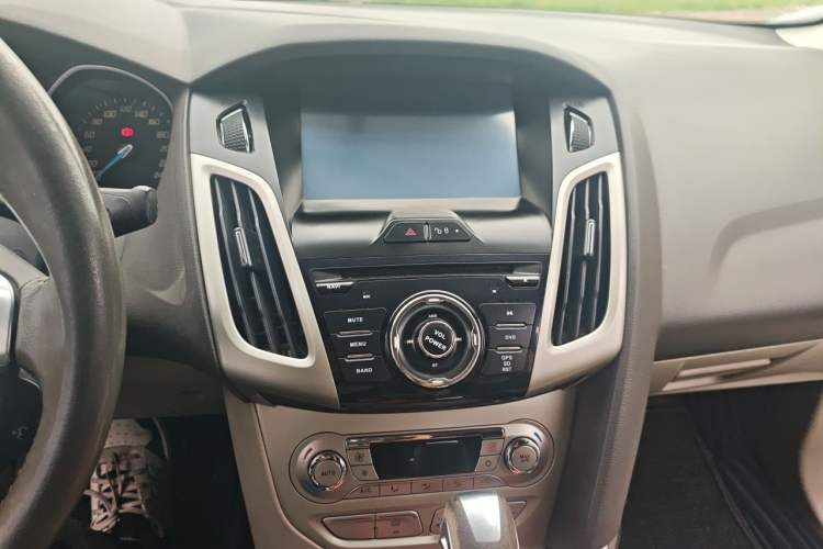 Used Ford Focus 2012 Sedan 1.6L Automatic Fashion Edition Audio And AC Panel