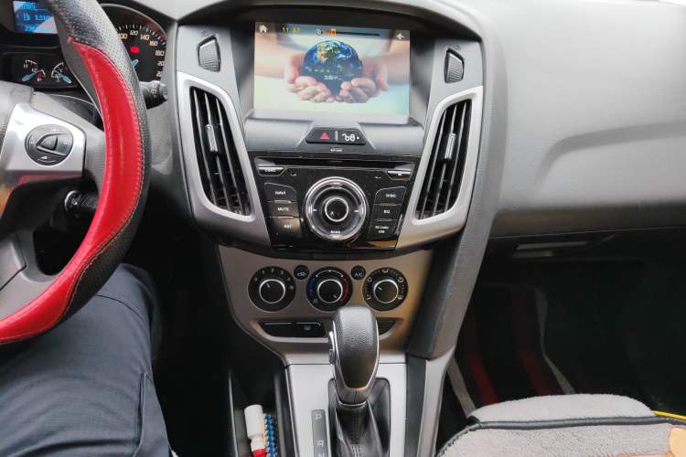 Used Ford Focus 2012 Hatchback 1.6L Automatic Comfort Model Audio And AC Panel