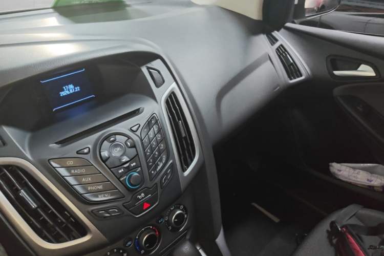 Used Ford Focus 2012 Hatchback 1.6L Automatic Comfort Model Audio And AC Panel