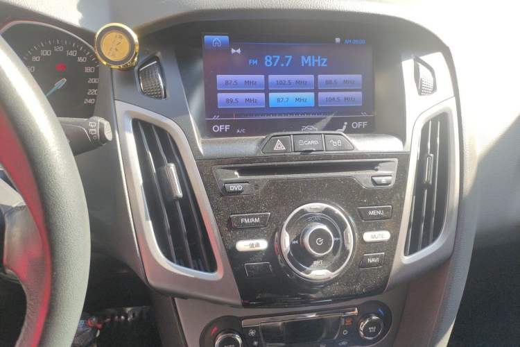 Used Ford Focus 2012 Hatchback 1.6L Automatic Fashion Edition Audio And AC Panel