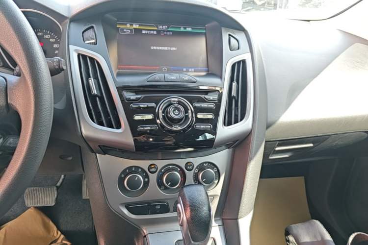 Used Ford Focus 2012 Hatchback 1.6L Automatic Comfort Model Audio And AC Panel