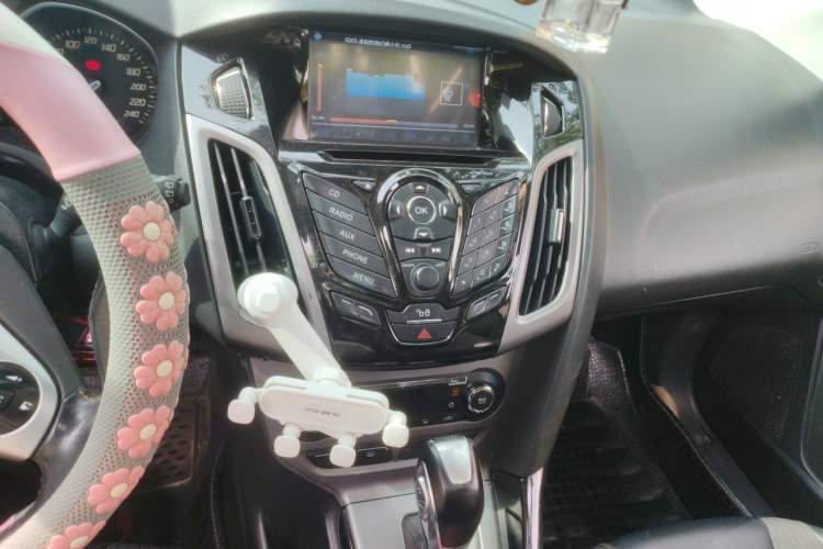 Used Ford Focus 2012 Hatchback 1.6L Automatic Fashion Edition Audio And AC Panel