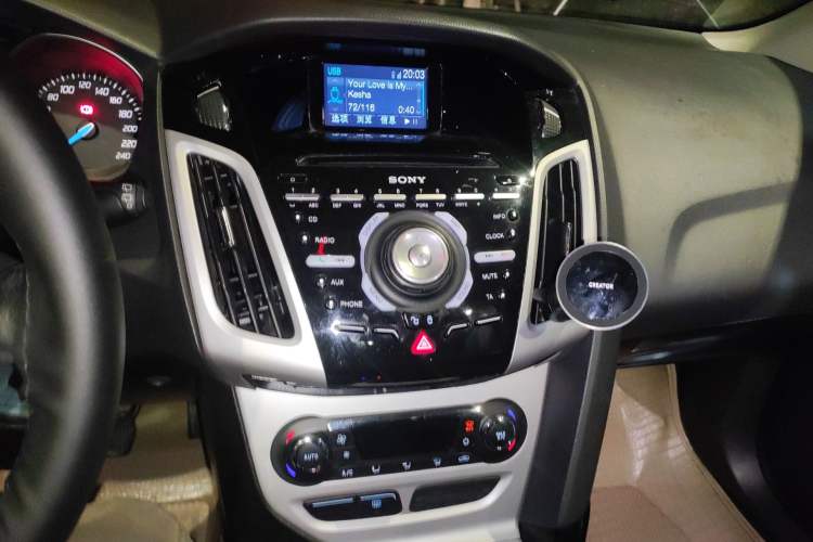 Used Ford Focus 2012 Hatchback 2.0L Manual Luxury Sport Model Audio And AC Panel