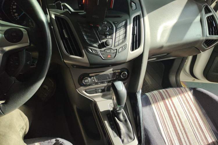Used Ford Focus 2012 Sedan 1.6L Automatic Fashion Edition Audio And AC Panel